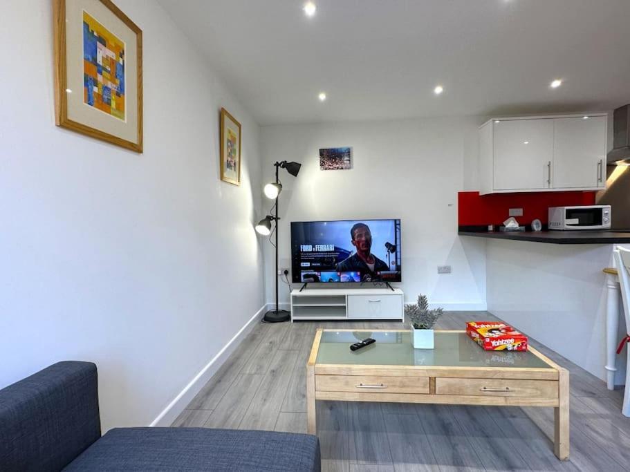Charming New 2Br Detached House-Central Headington- Wi-Fi, Netflix, Top Location オックスフォード エクステリア 写真