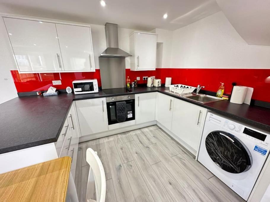 Charming New 2Br Detached House-Central Headington- Wi-Fi, Netflix, Top Location オックスフォード エクステリア 写真