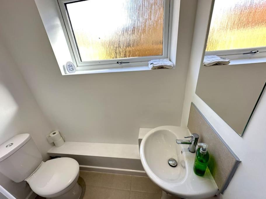 Charming New 2Br Detached House-Central Headington- Wi-Fi, Netflix, Top Location オックスフォード エクステリア 写真
