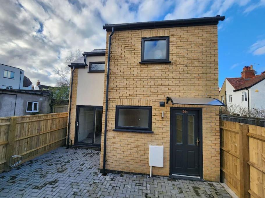 Charming New 2Br Detached House-Central Headington- Wi-Fi, Netflix, Top Location オックスフォード エクステリア 写真