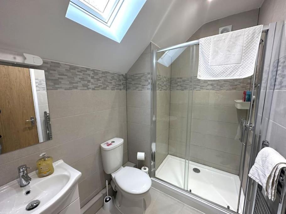 Charming New 2Br Detached House-Central Headington- Wi-Fi, Netflix, Top Location オックスフォード エクステリア 写真